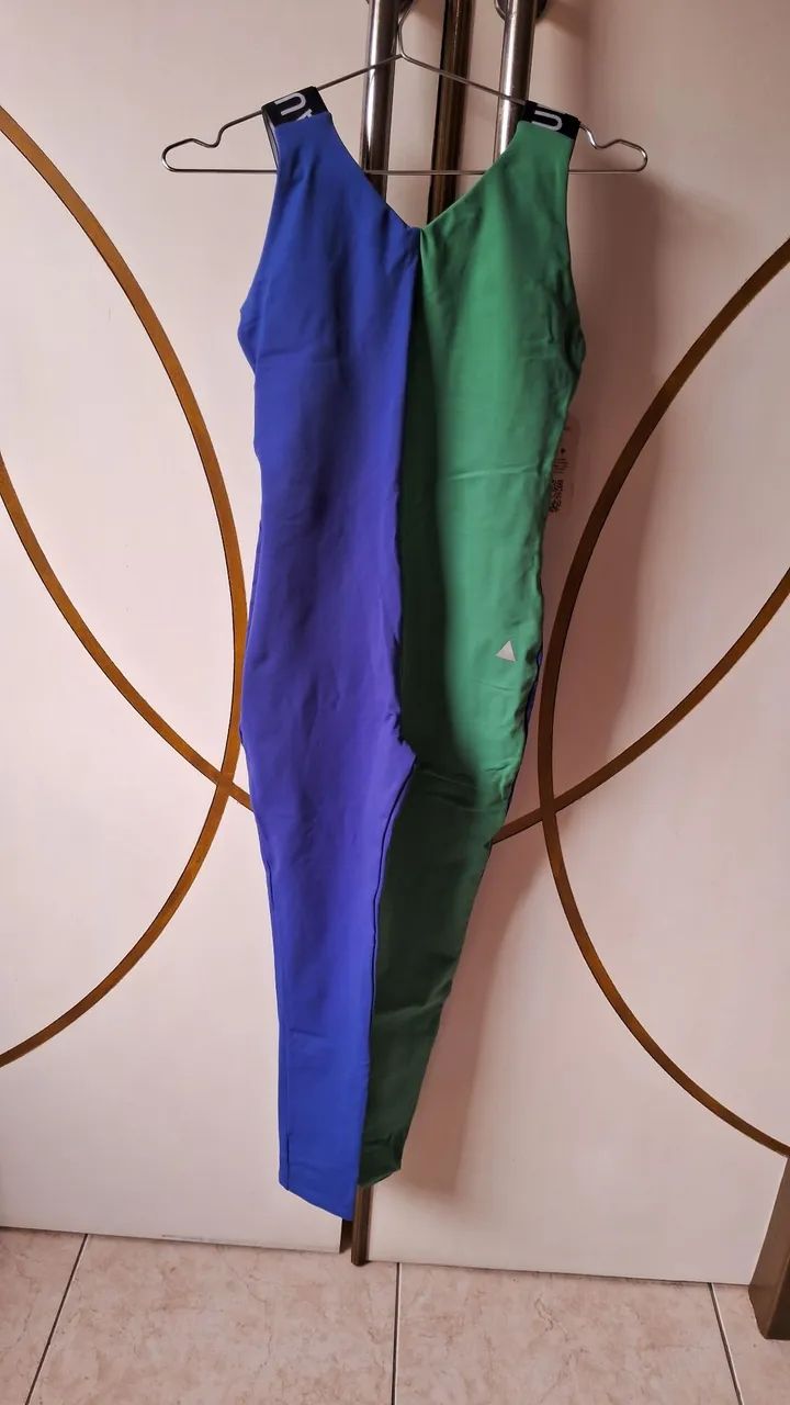 Macacão bicolor verde com azul