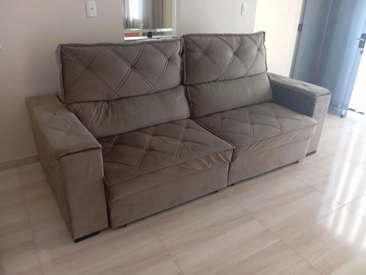 Vende-se lindo sofá semi-novo 