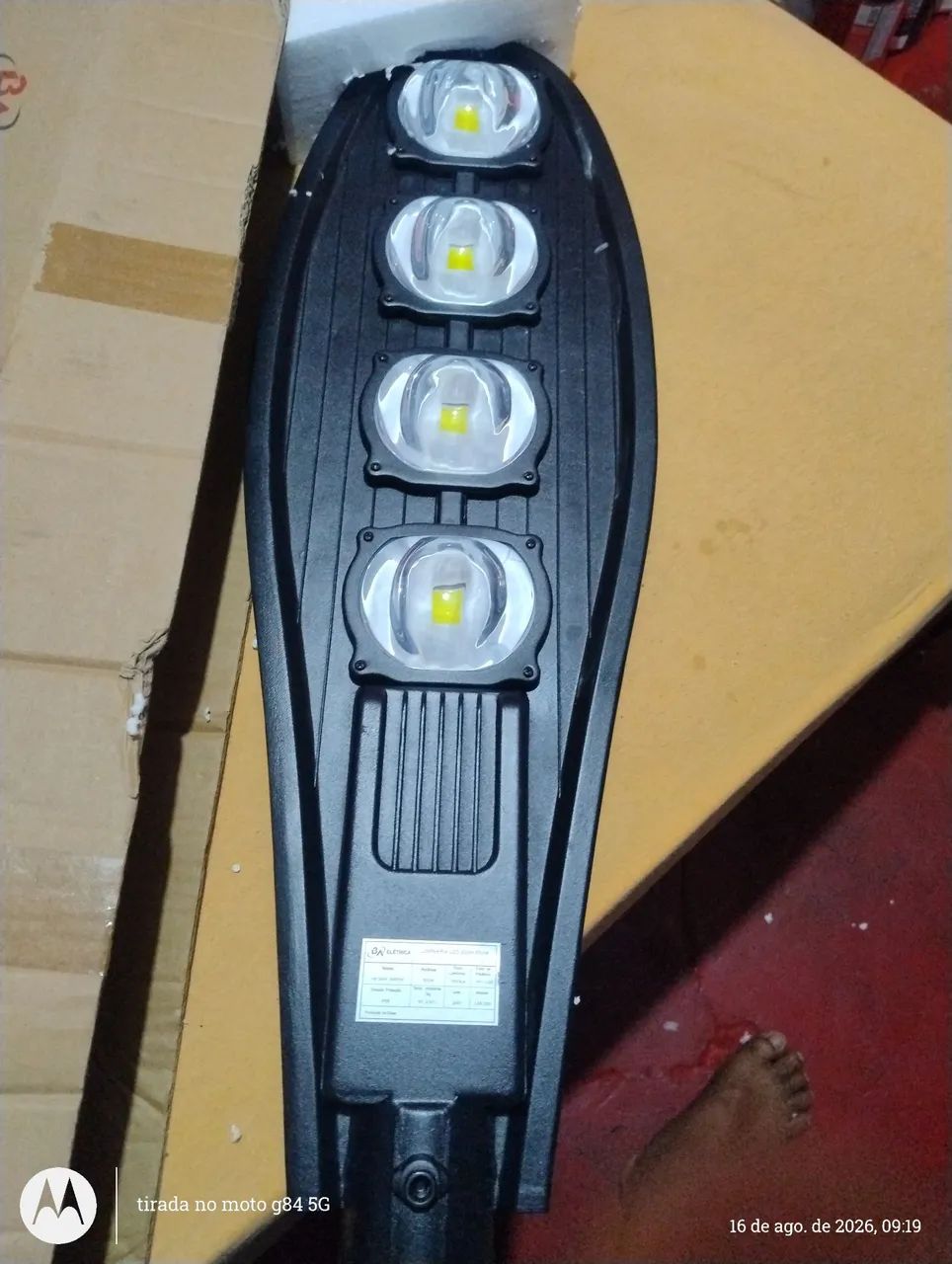 Vender uma pétalas e um refletor de led 