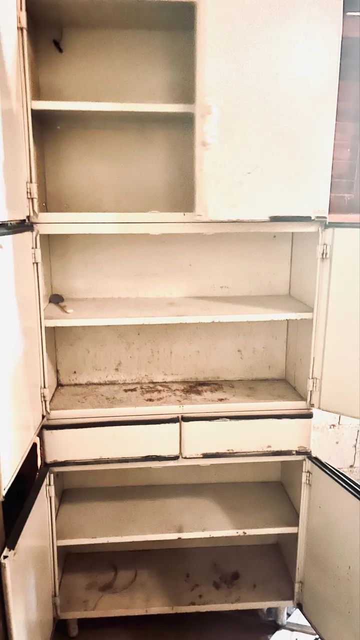 Armário de Cozinha Metálico Antigo - Resistente e Funcional  - Foto 2