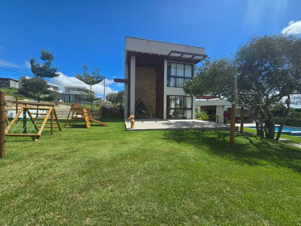 Casa de alto padrão em condomínio!!!
