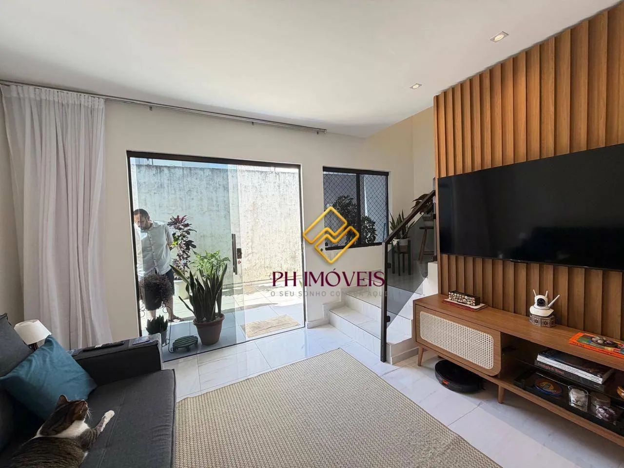 Casa Duplex com 3 dormitórios sendo localizada no Antares - 100m²