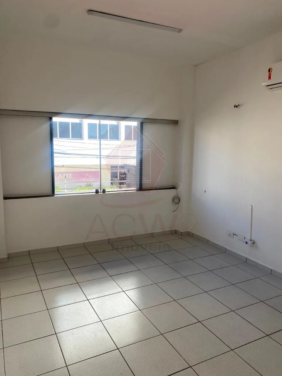 SALA COMERCIAL NO CENTRO COM 45M² DE ÁREA ÚTIL COM AR CONDICIONADO, COPINHA E BANHEIRO - Foto 3