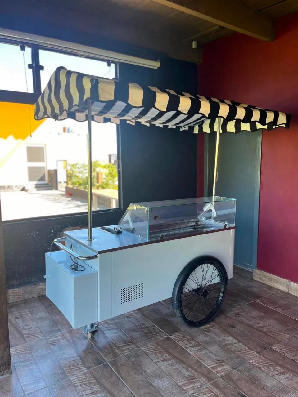 Carrinho de gelato Isa - vitrine 6 cubas