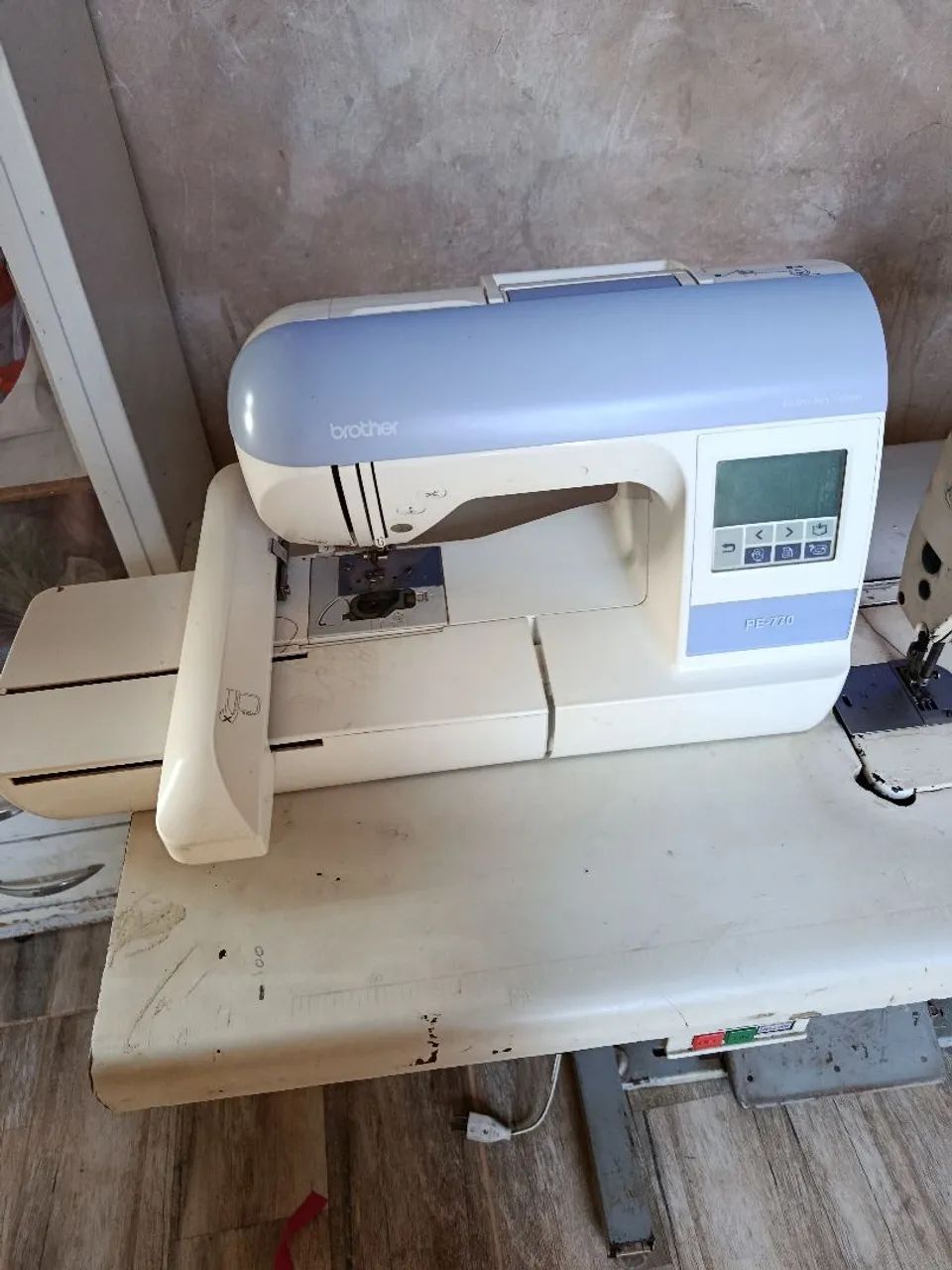 Máquina bordadeira - Foto 2