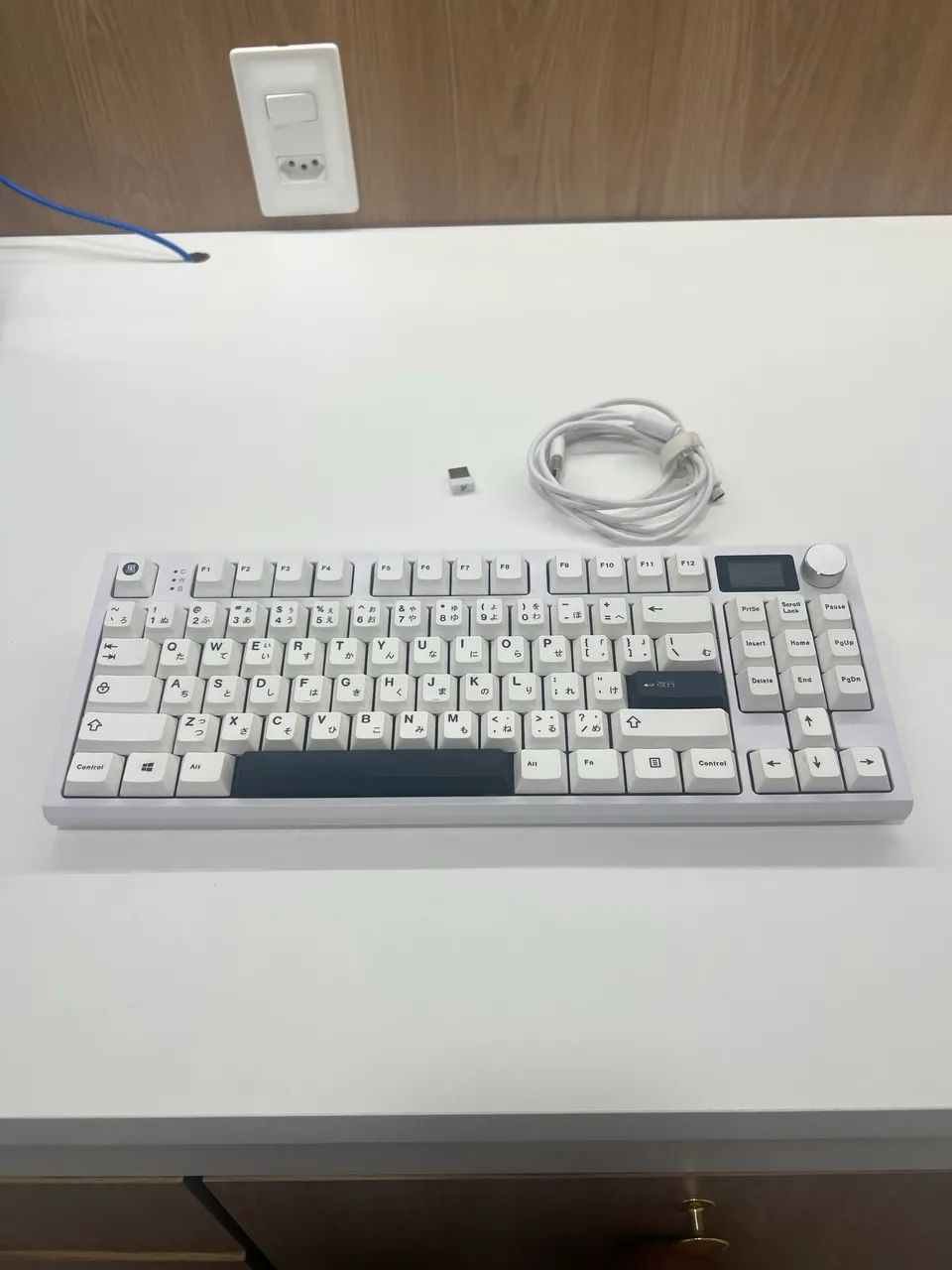 Teclado attack shark k86 + keycaps personalizadas.