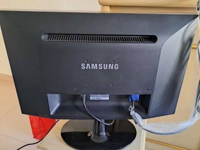 Monitor Samsung modelo P2350 (LER ANÚNCIO) - Foto 5