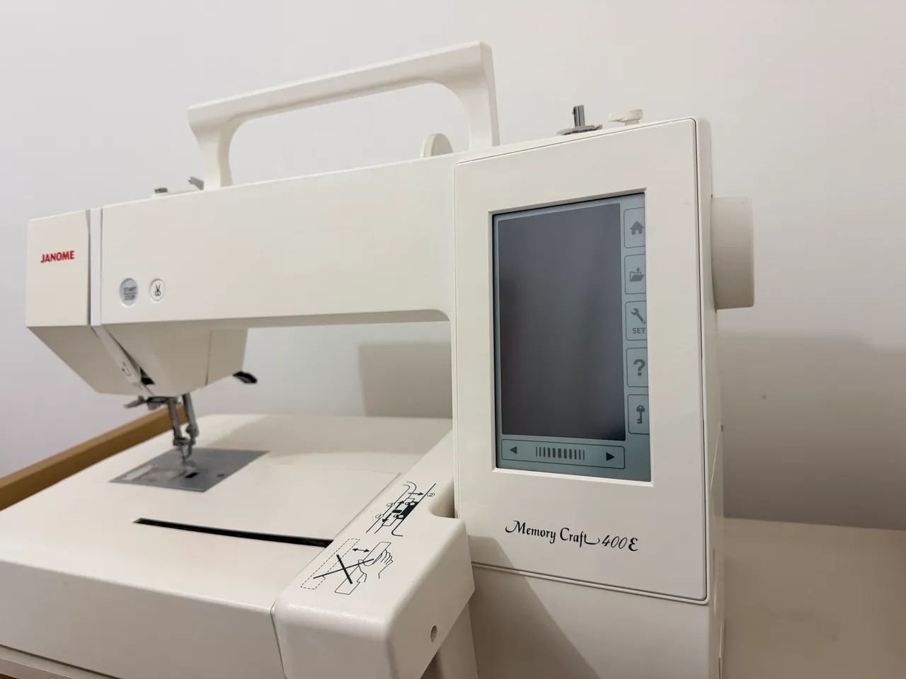 Máquina eletrônica de bordar janome 400e  - Foto 2