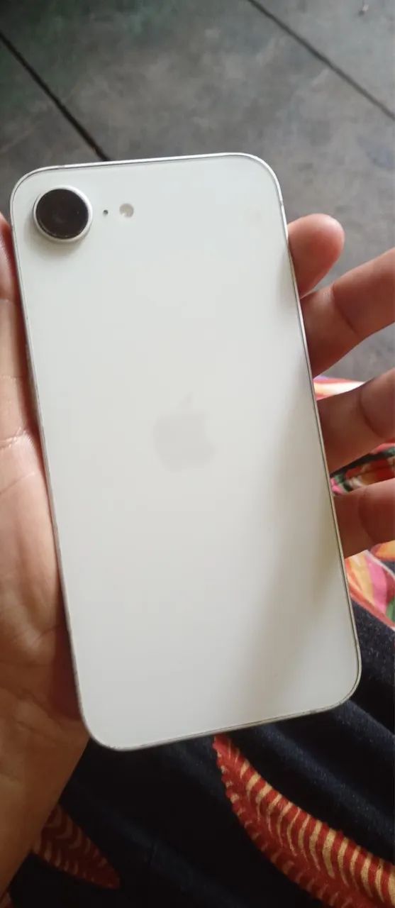 iPhone 16e 