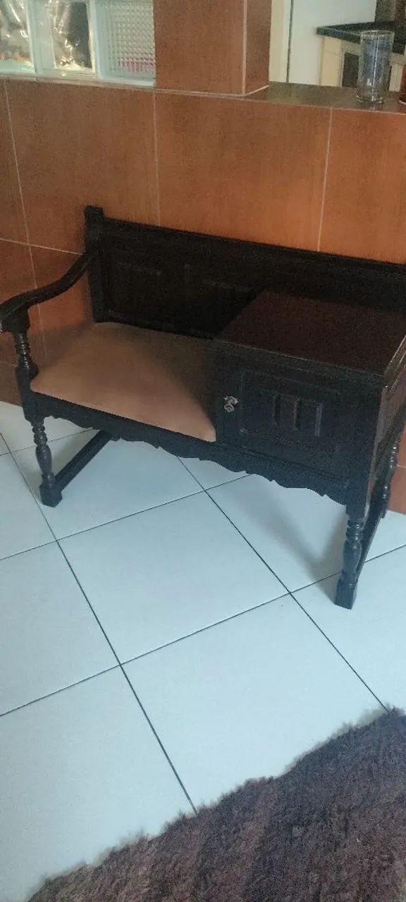 Mesa de telefone antiga 