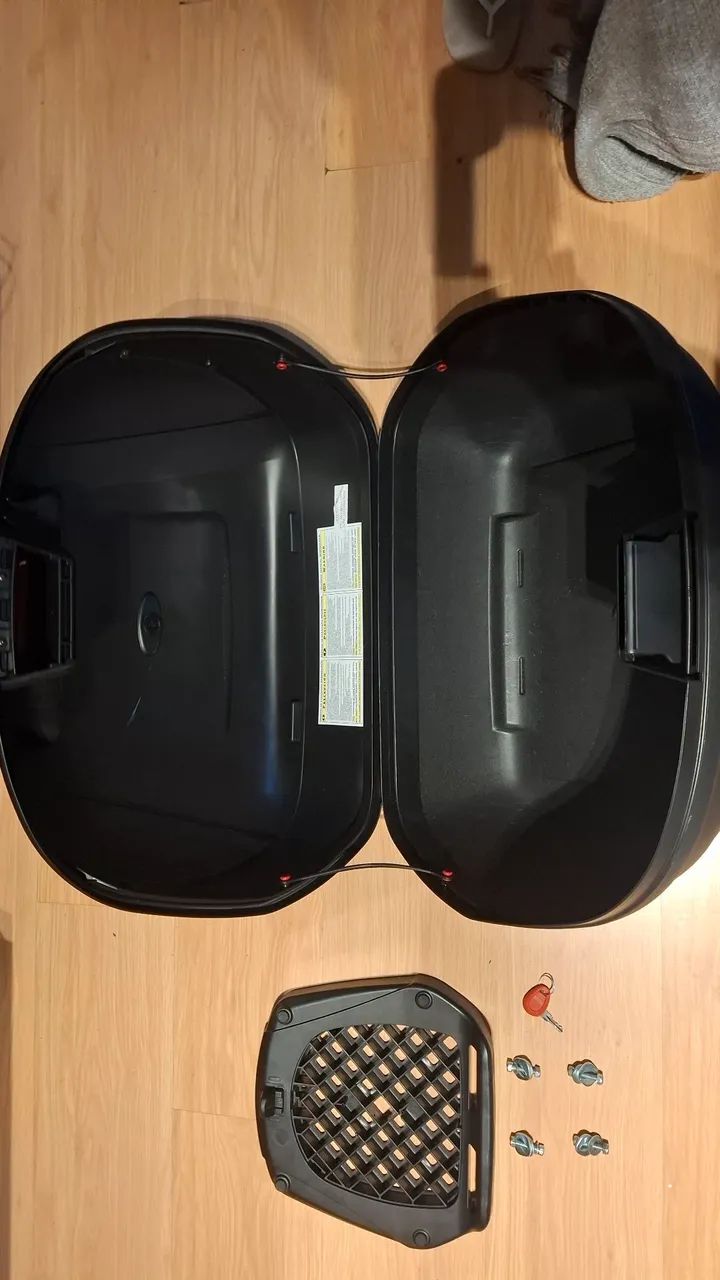 Baú Bauleto GIVI 47 litros - cabe 2 capacetes - Foto 6
