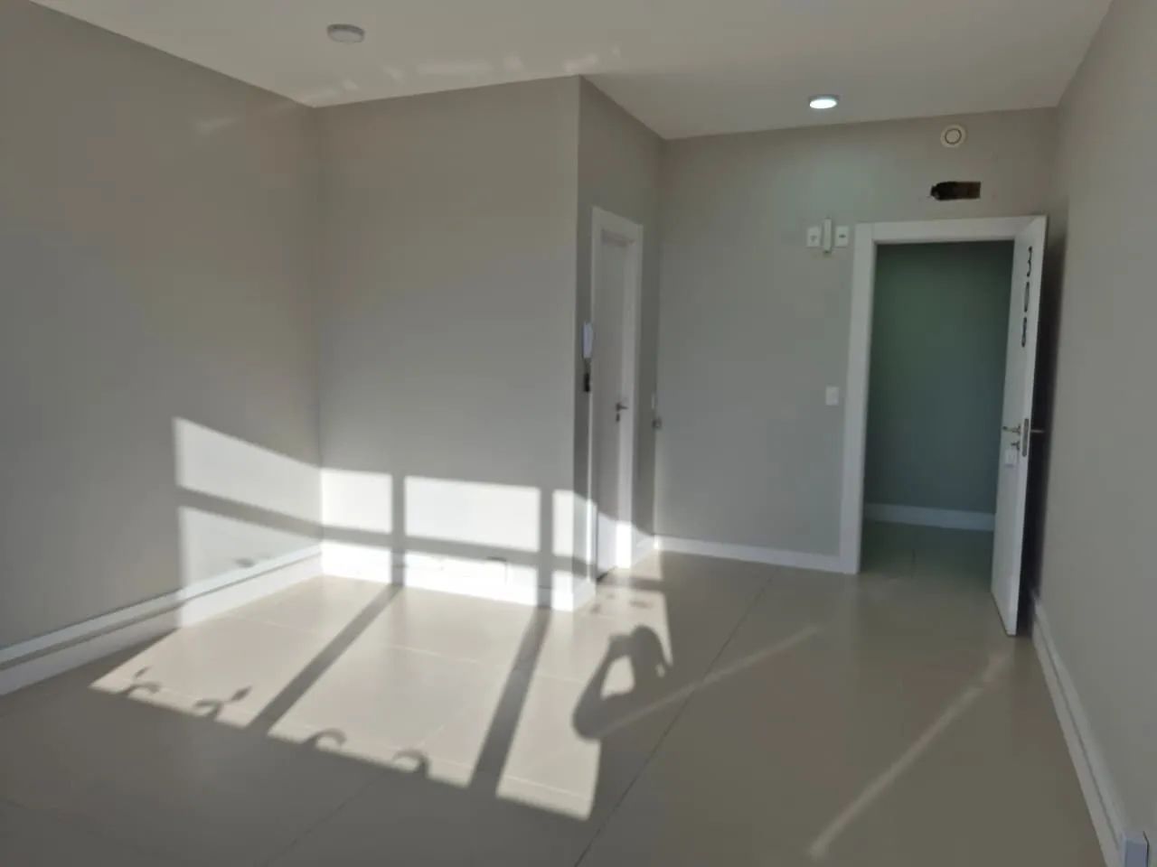 Sala Comercial para Alugar no Globo Tower em Florianópolis. - Foto 3