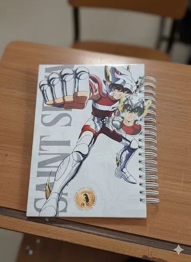 Caderno Universitário Saint Seiya 10 Matérias  - Foto 2