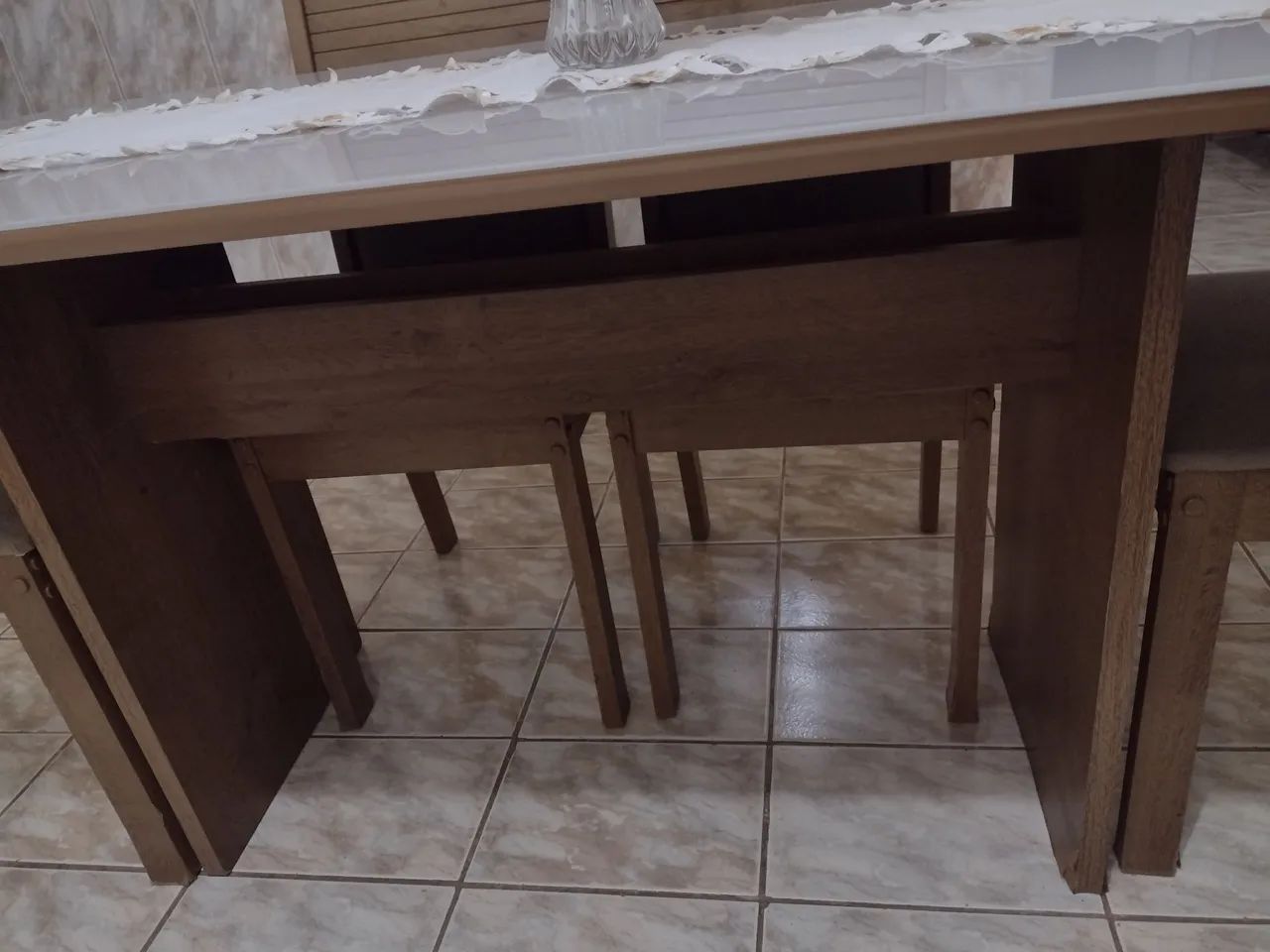 Mesa de jantar com 4 cadeiras. - Foto 2