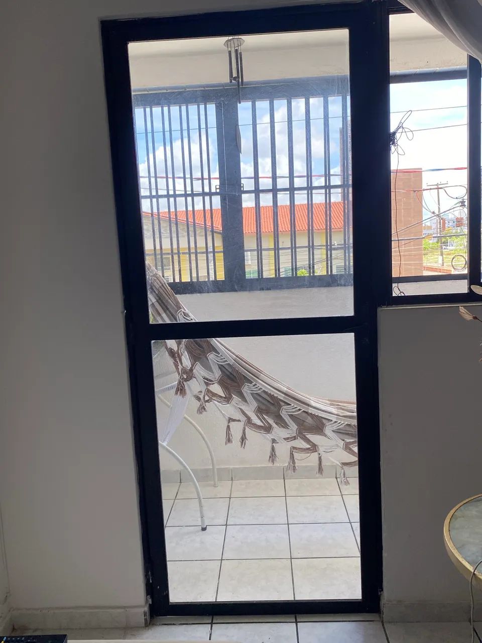 Porta  com valor negociável 