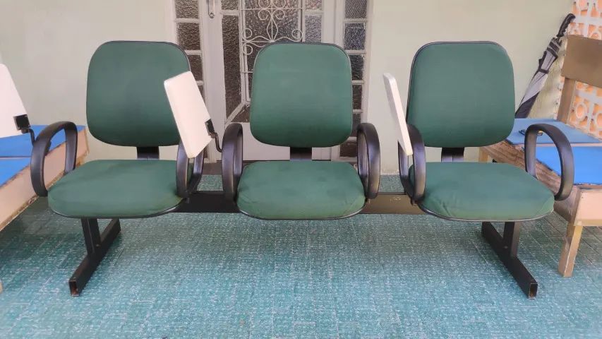 BANCO DE 3 LUGARES C/ PRANCHETA REMOVIVEIS ( OTIMO ESTADO )