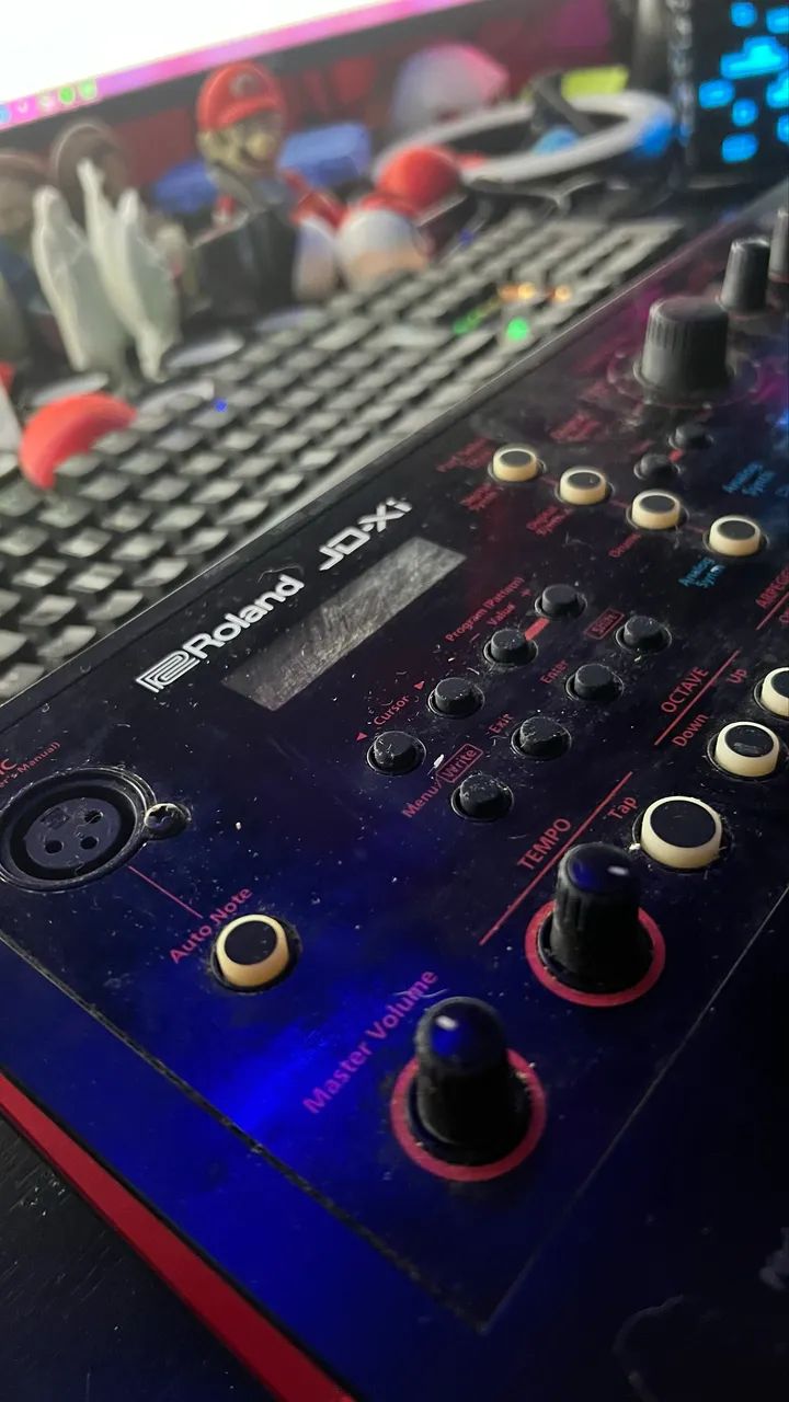 Teclado sintetizador digital/analógico Roland Jdxi - Equipamentos