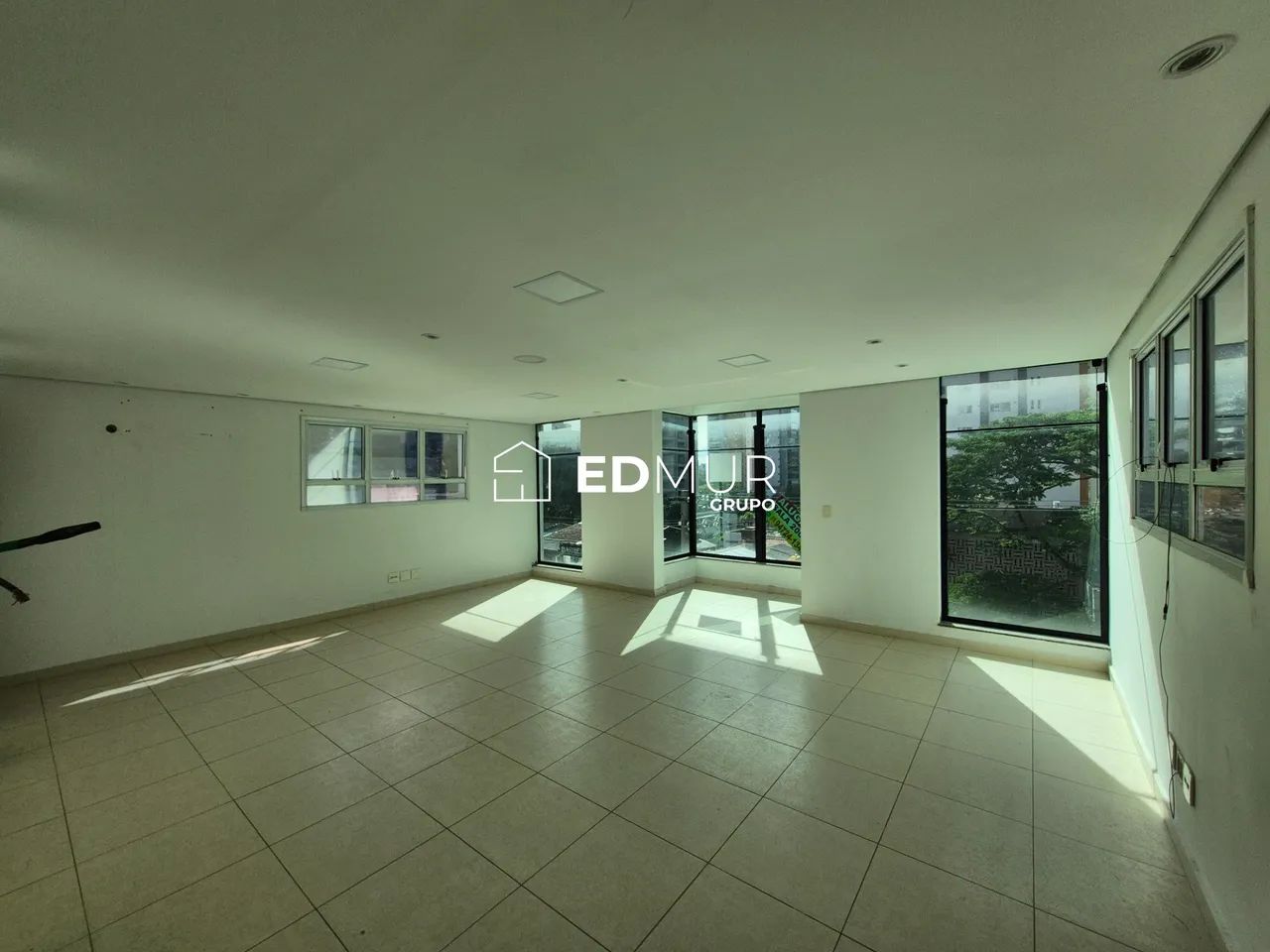 SALA para ALUGUEL com 200m² no bairro Campestre com 0 quartos e 4 vagas. Santo André, SP - Foto 2