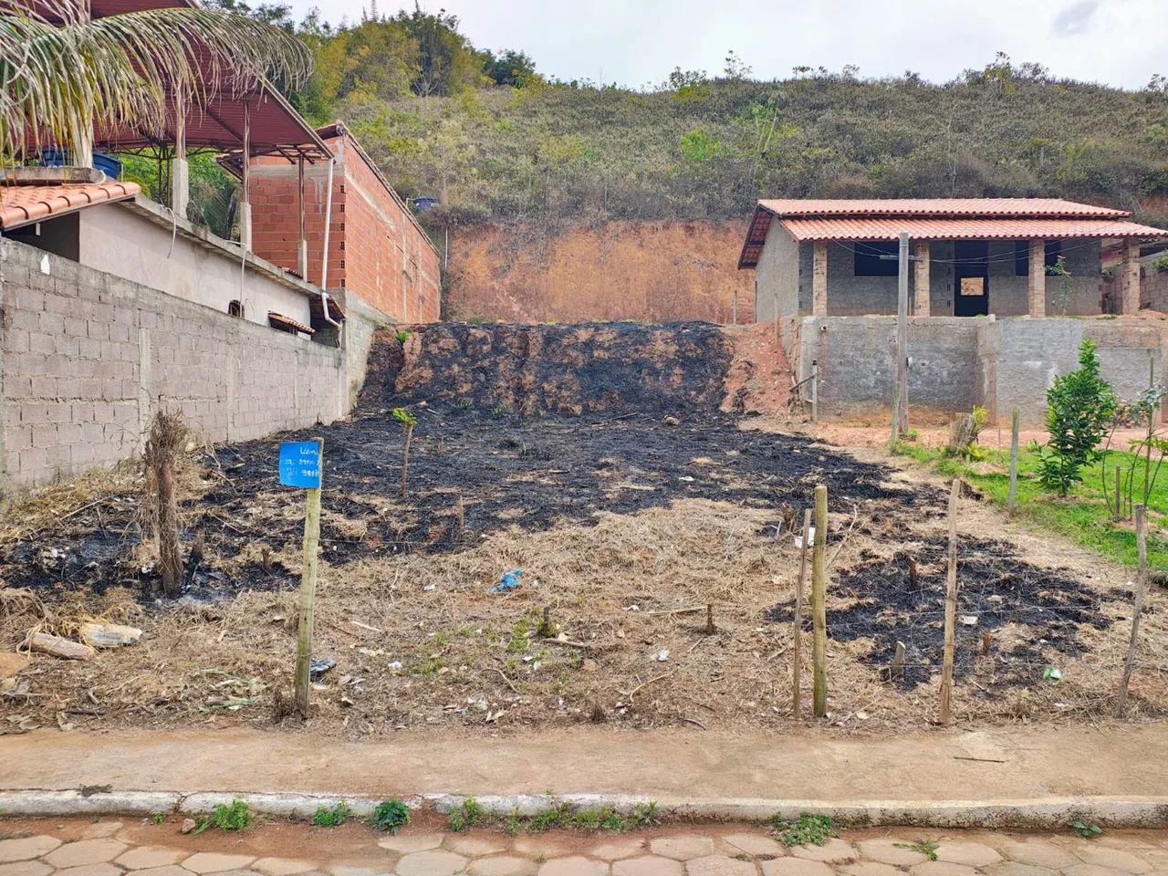 Vende-se terreno. 