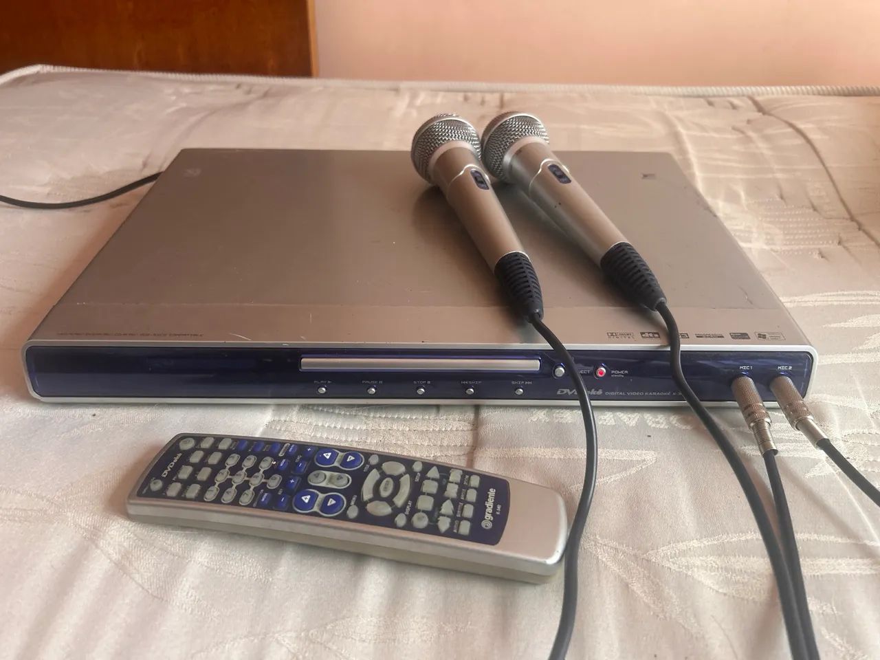 Karaokê DVD gradiente com 2 microfones