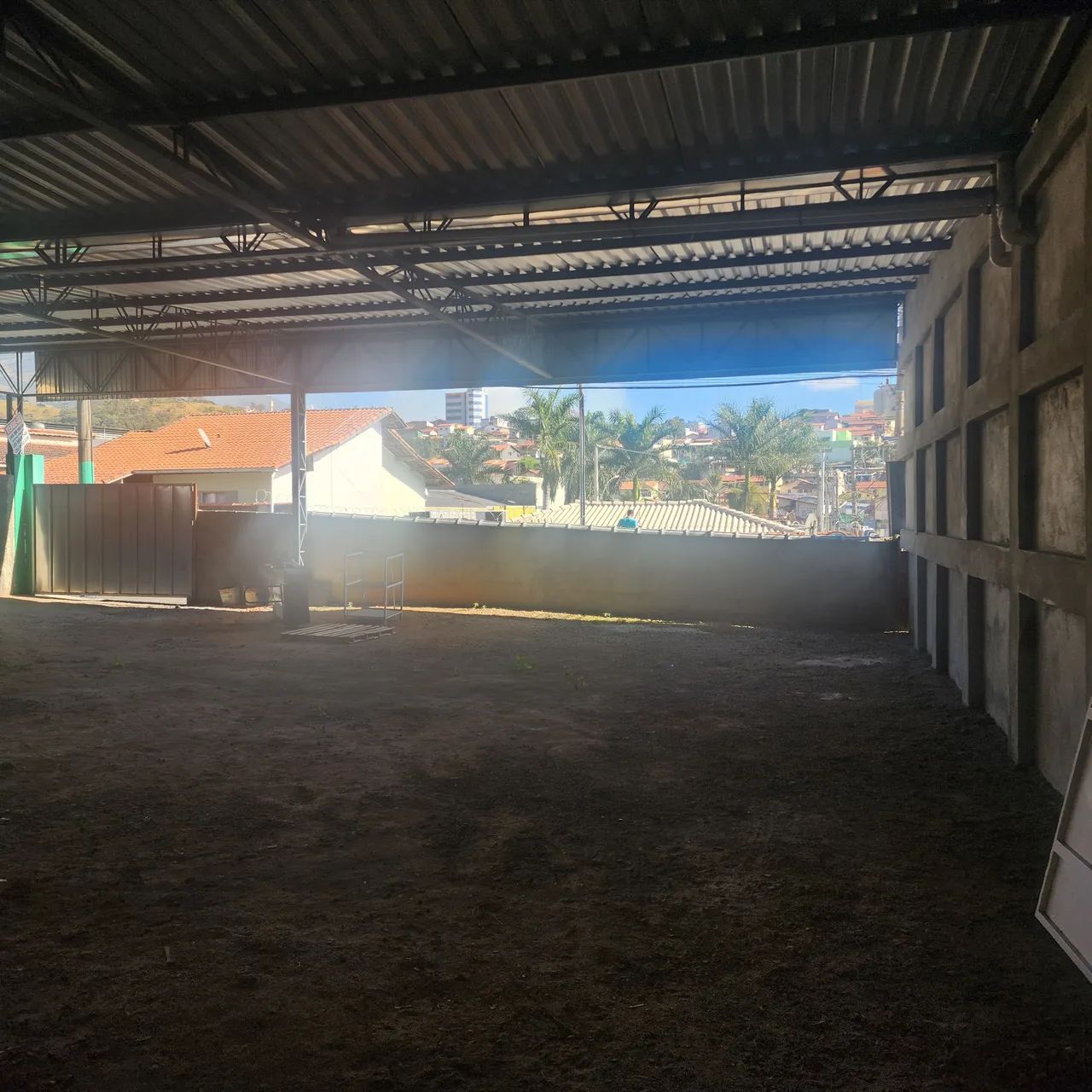 Galpão Comercial 250m² - Extrema-MG 