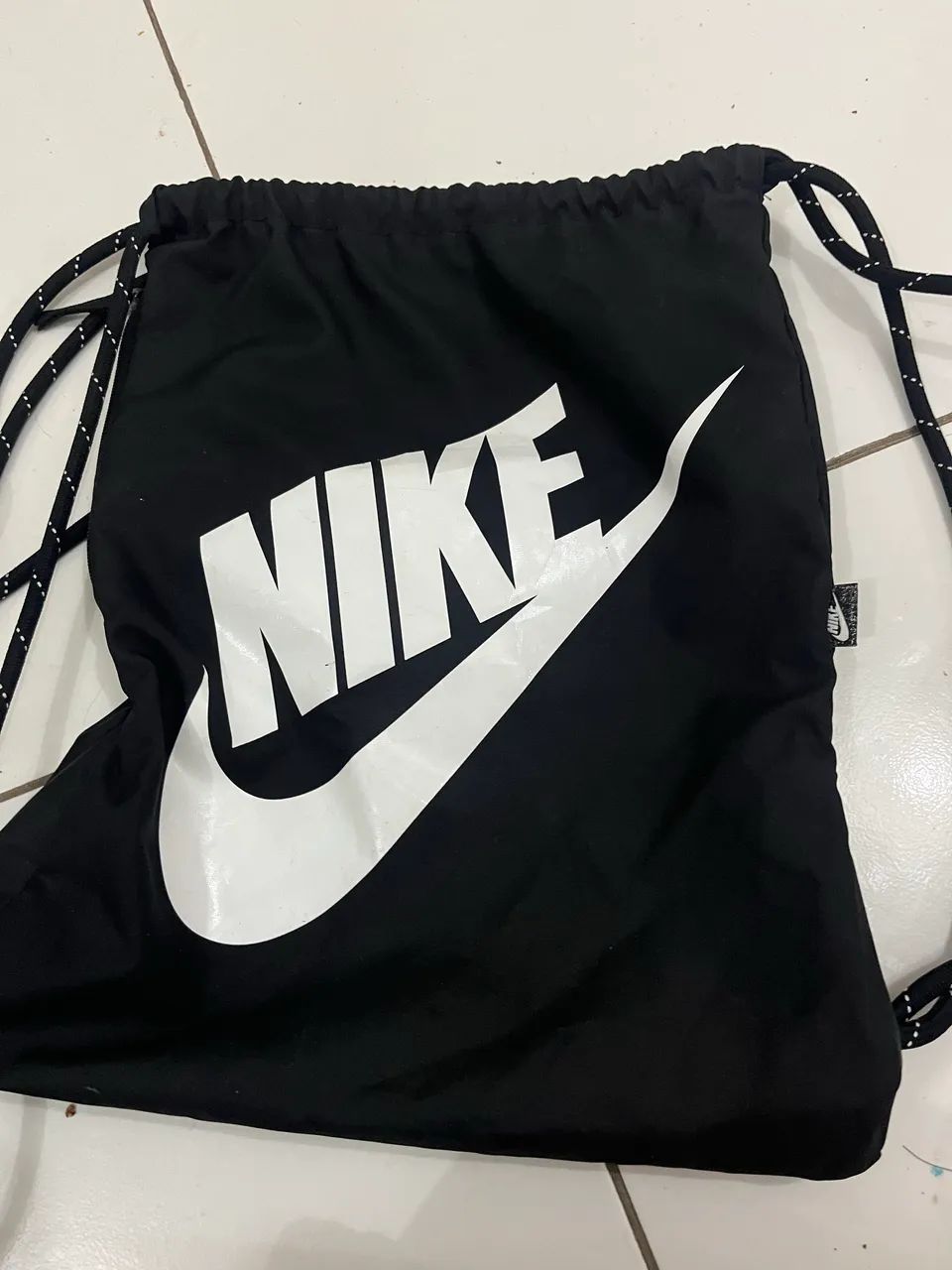 Sacola Nike Heritage Drawstring - Preto+Branco - Foto 3
