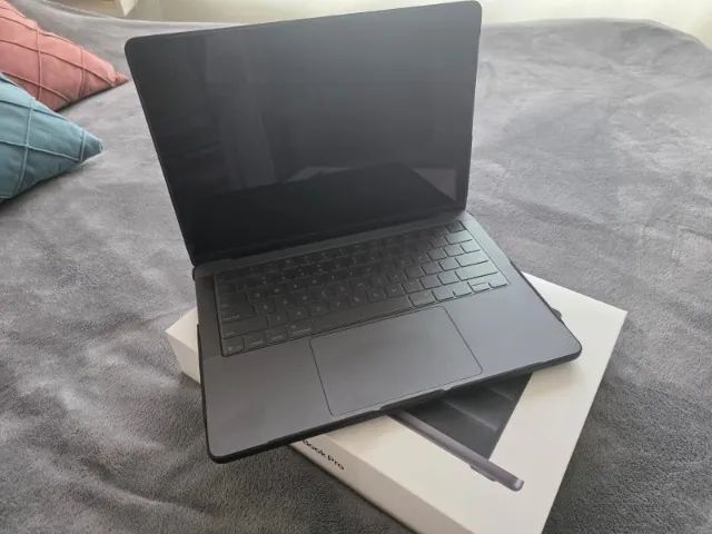 Macbook Pro M5 32GB RAM 1TB Storage com Acessórios