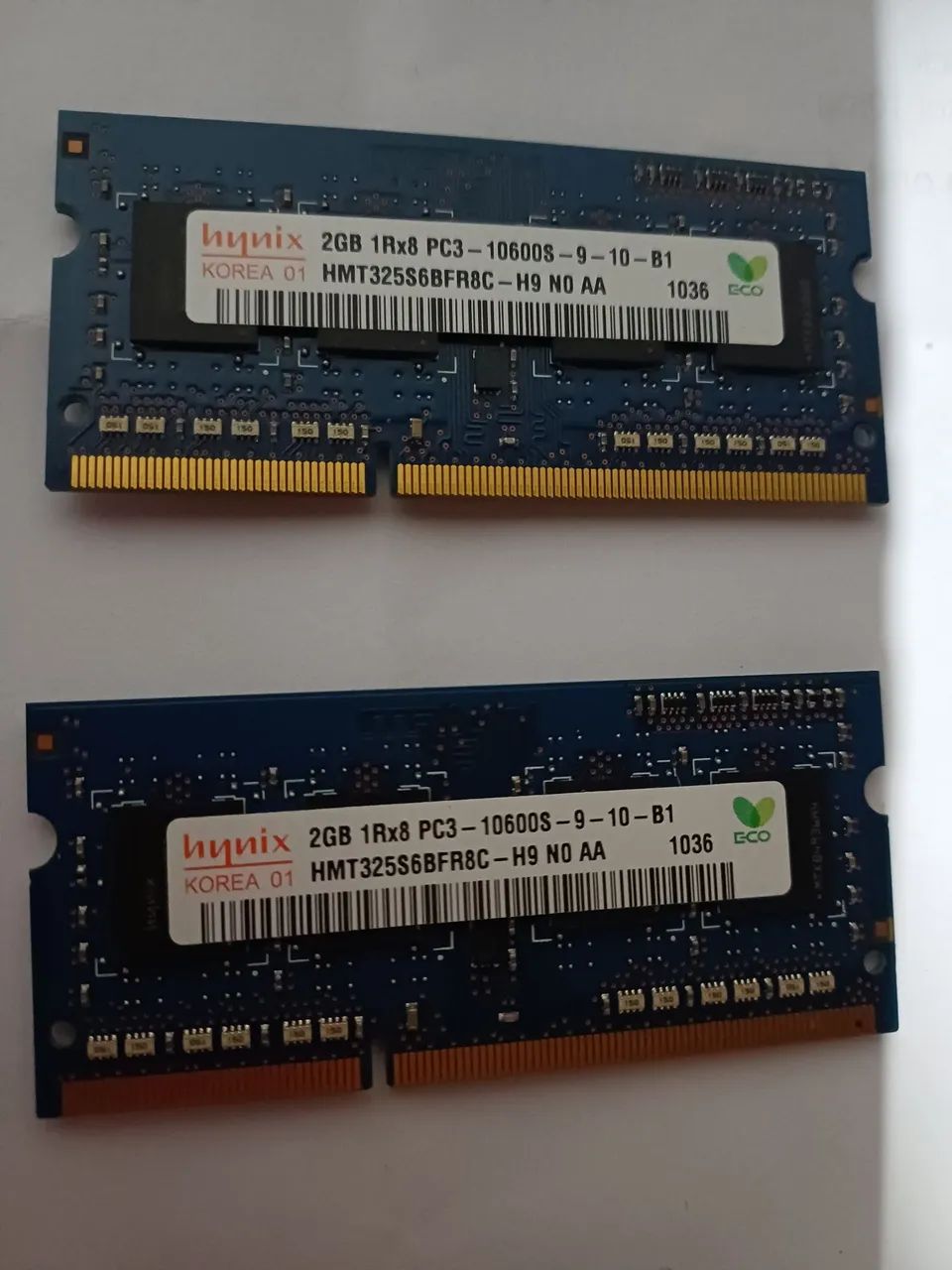 Duas memórias de 2GB para notebook