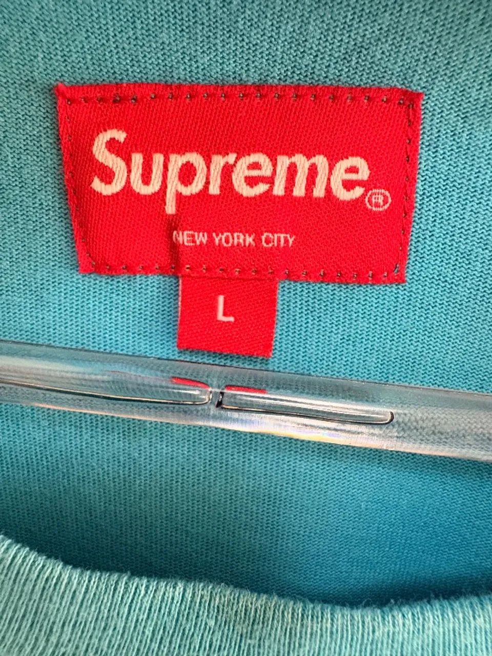 Camiseta Supreme Small Logo Azul Original - Foto 2