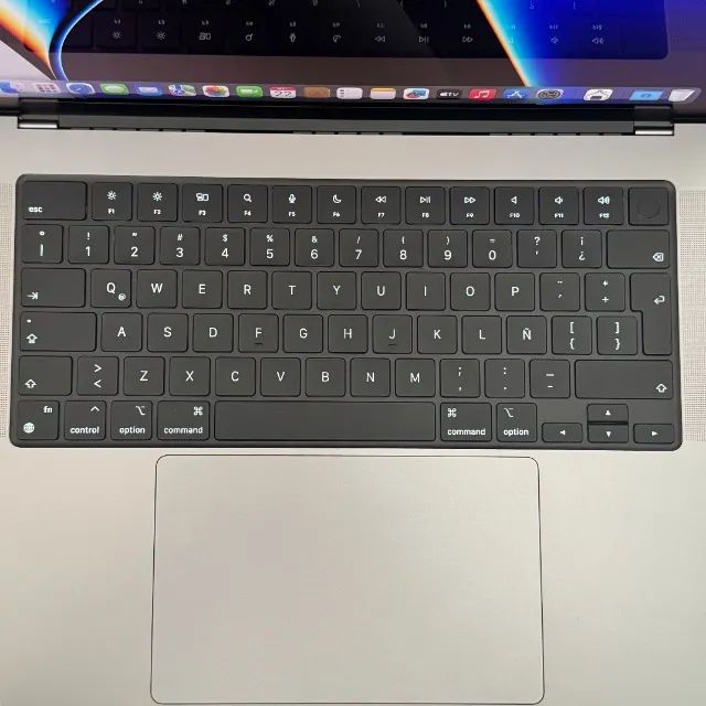 MacBook Pro M2 PRO - 16