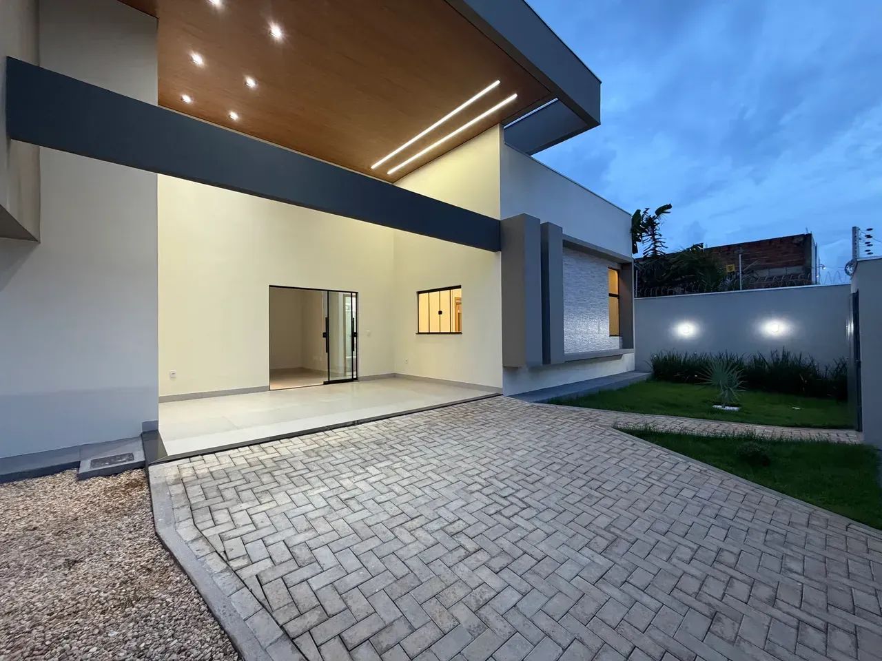 Casa Nova com 3 Quartos na 1404 Sul