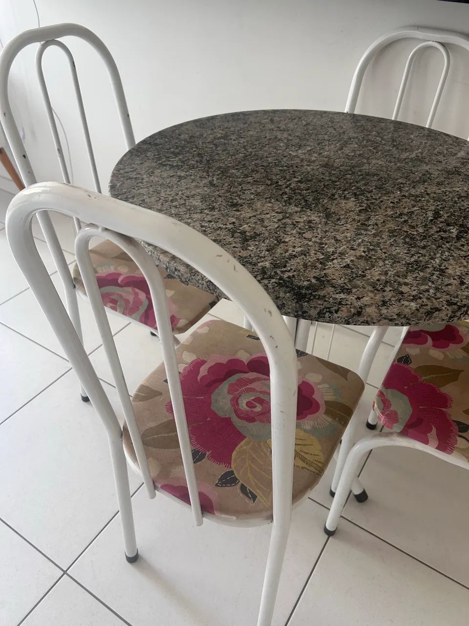 Mesa de jantar com cadeiras 
