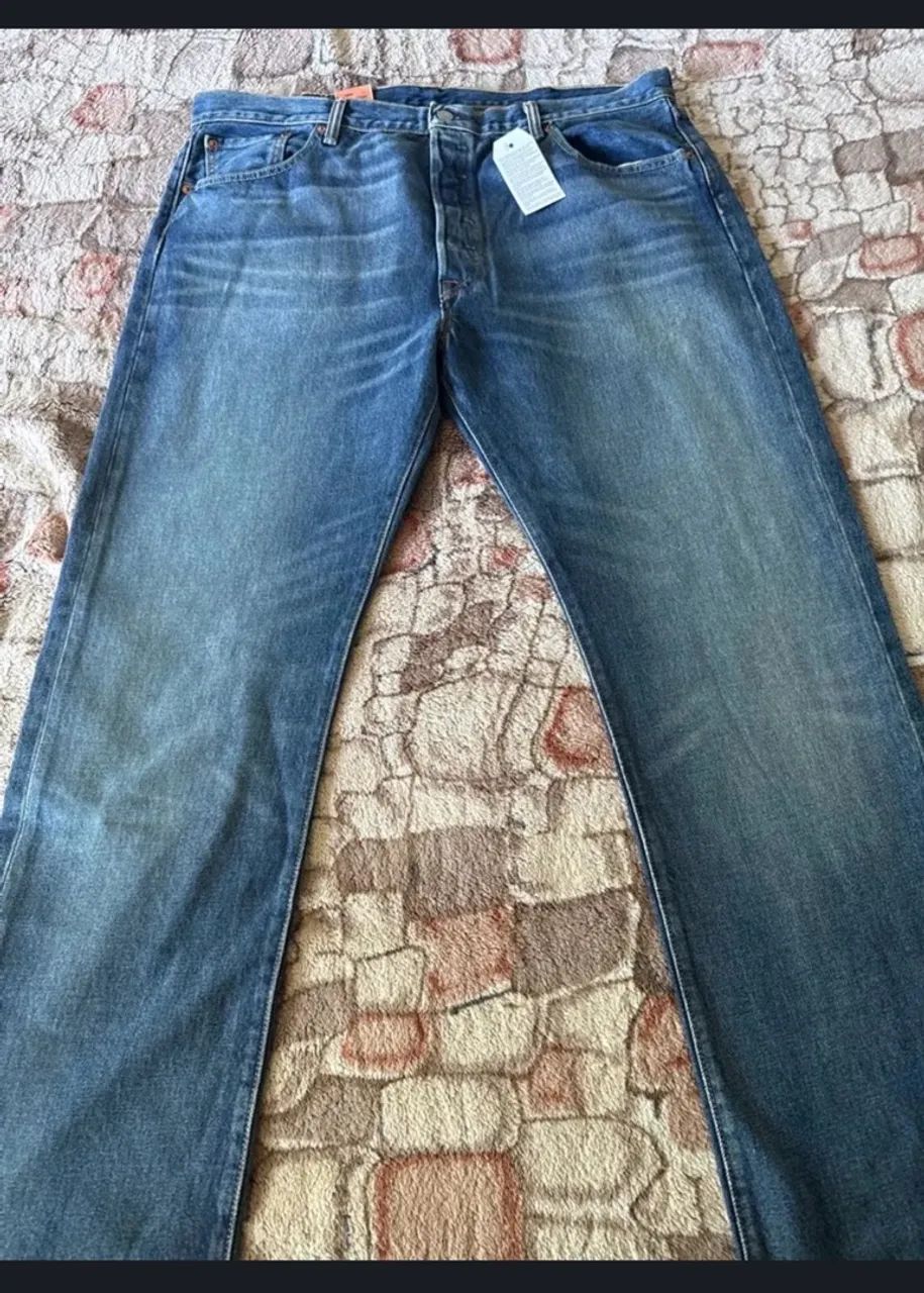 VENDO CALÇA JEANS LEVIS 501NOVA SEM USO - Foto 2