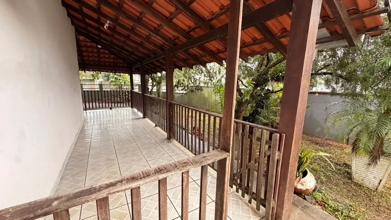casa em rua comercial, ideal para lojas