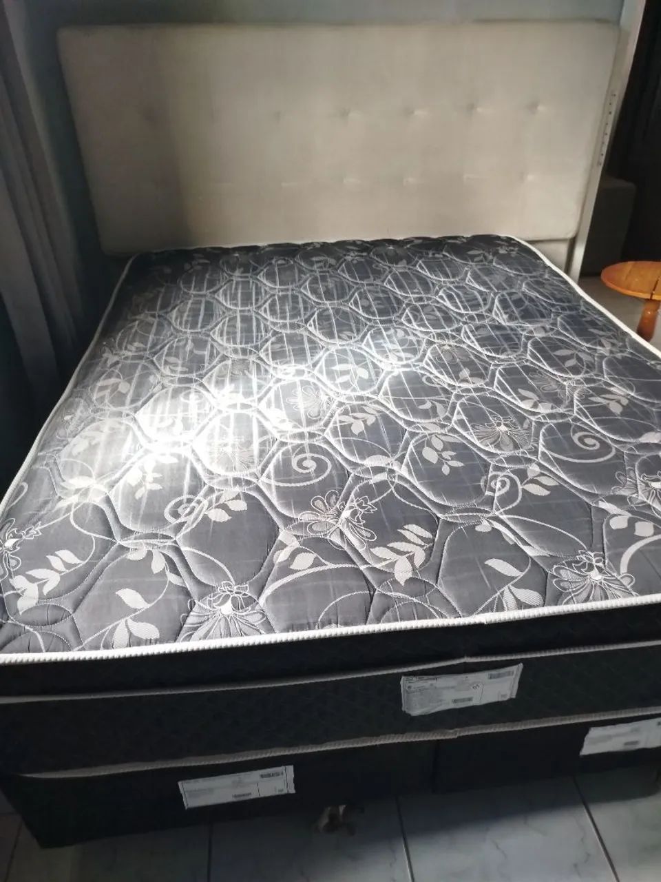 Cama com cabeceira 