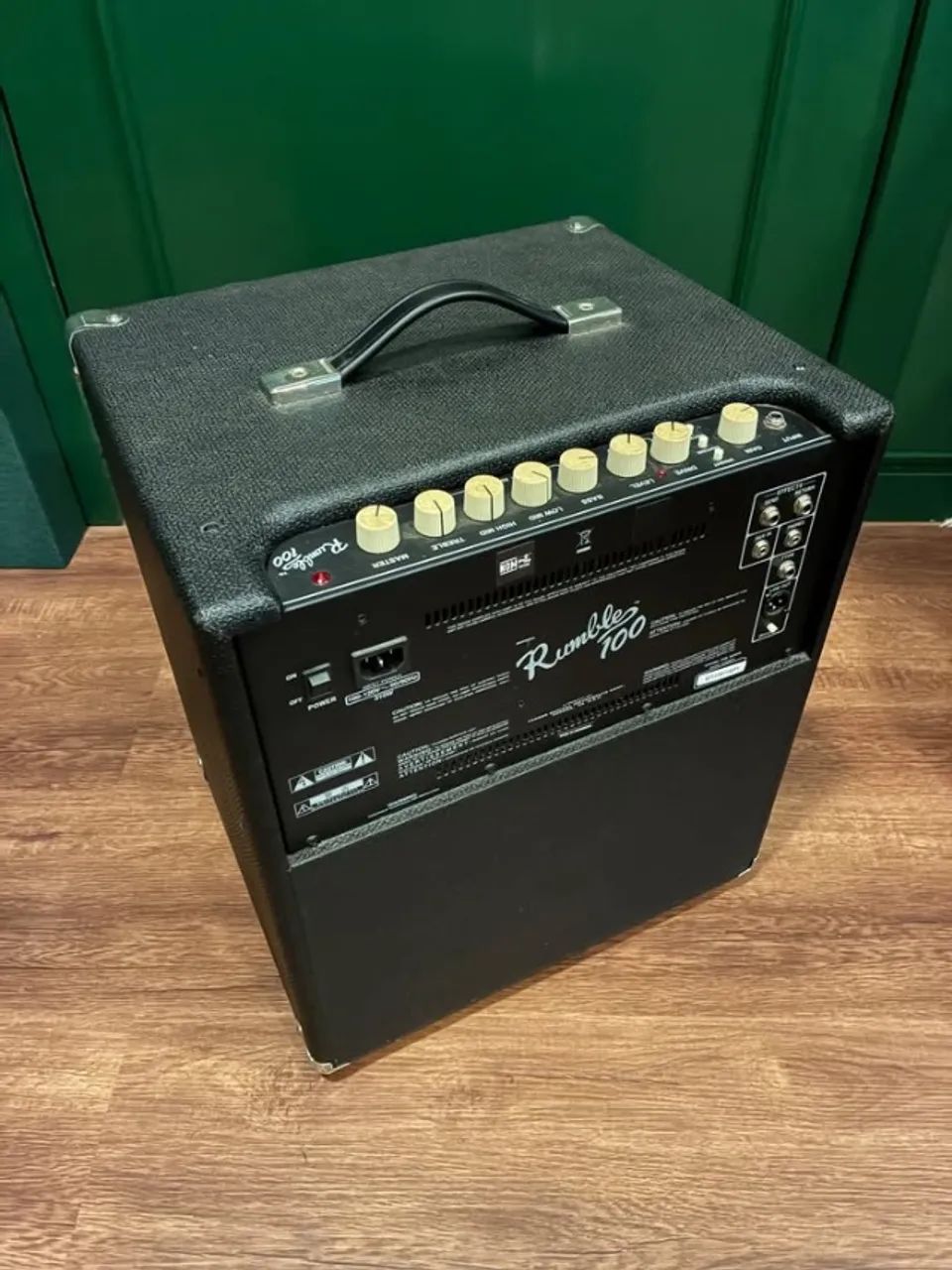 Cubo para contrabaixo Fender Rumble 100 - Foto 3