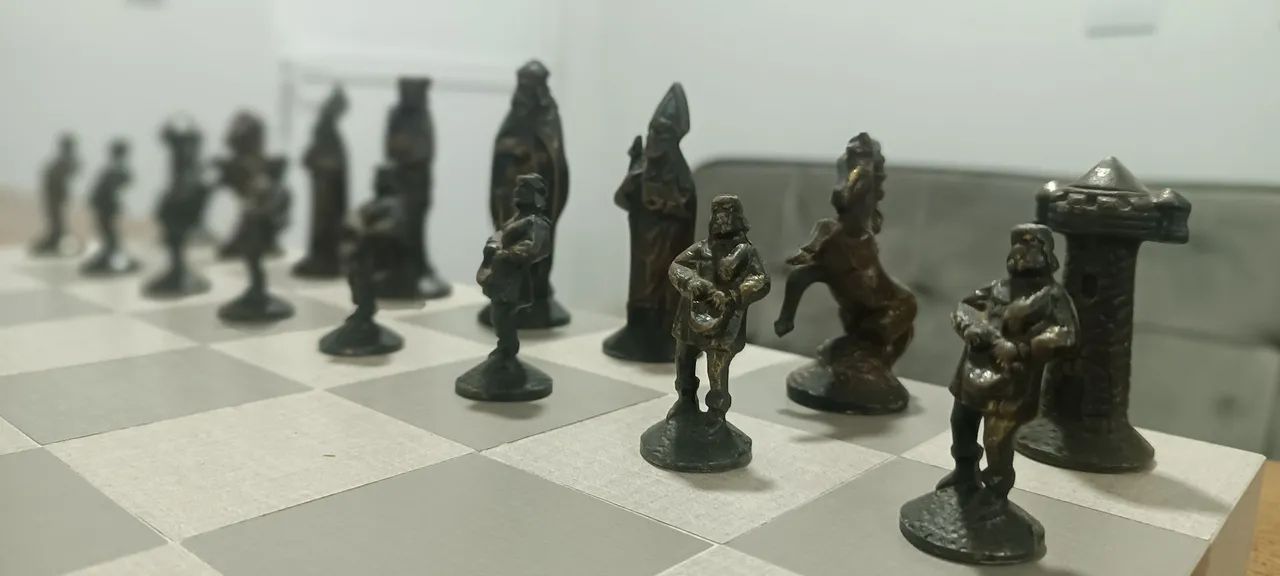 Xadrez em Bronze + Tabuleiros - Foto 4