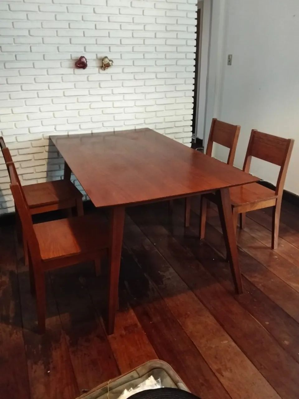 Mesa de madeira maciça de jantar com 4 cadeiras