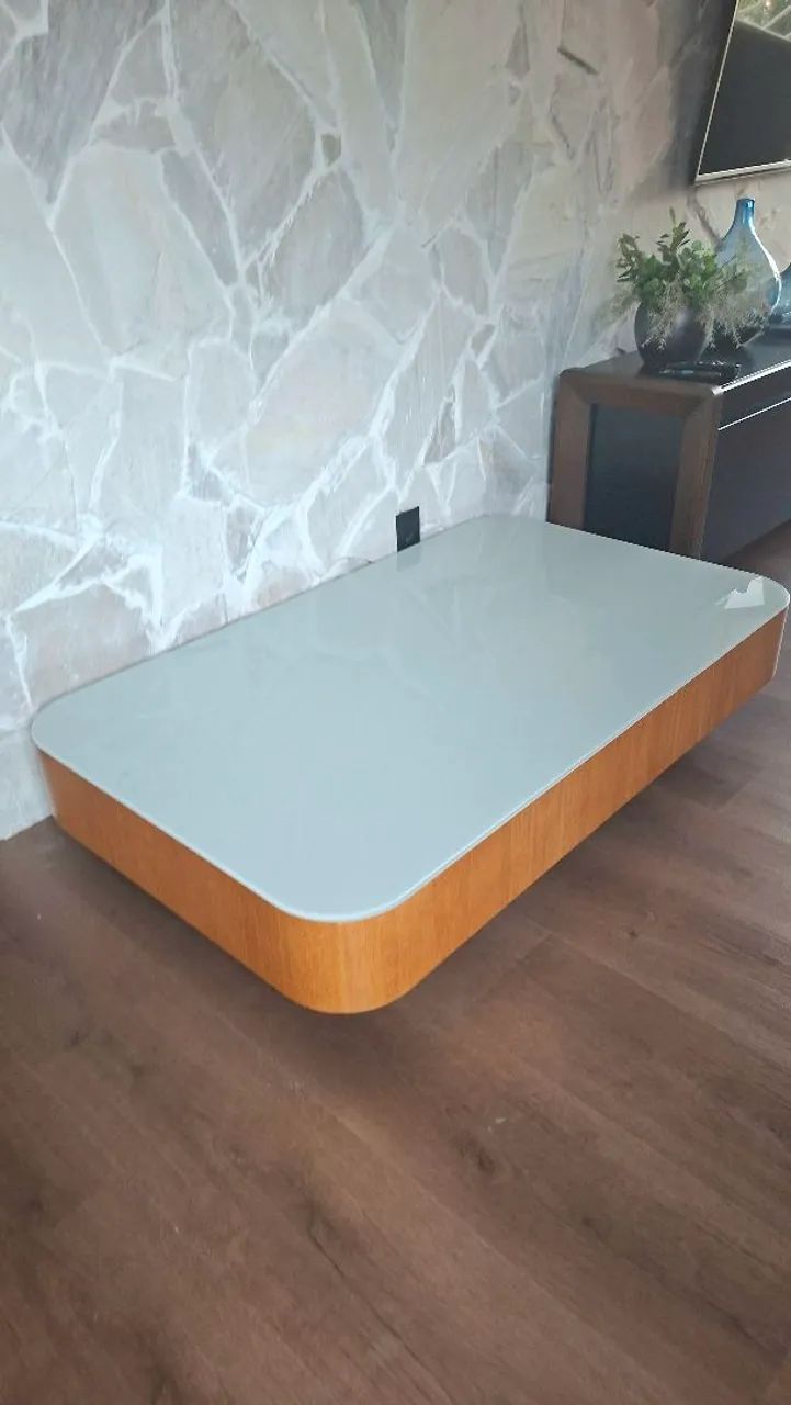 Mesa de centro grande 1,35 laqueada com vidro