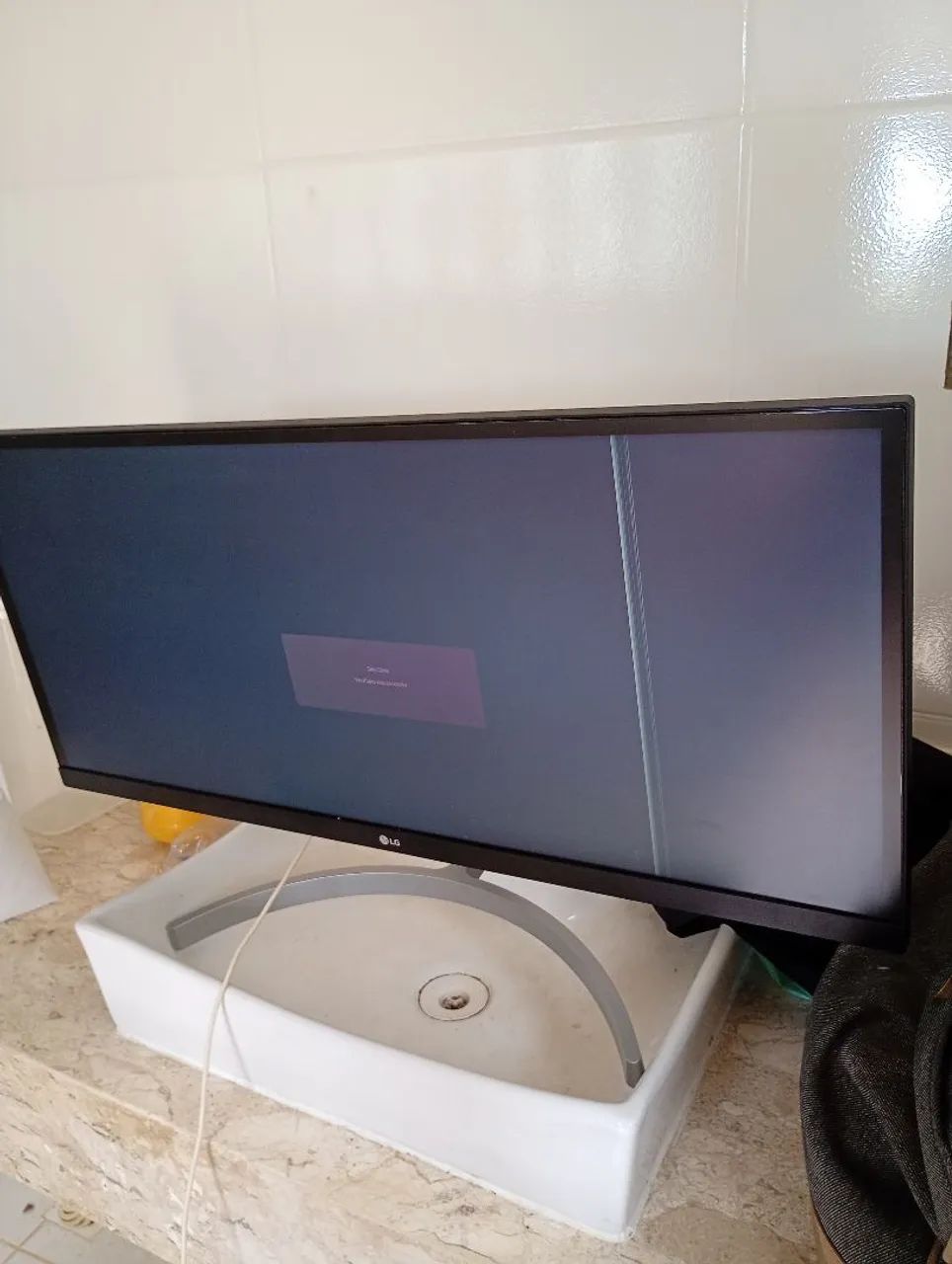 Uma pequena linha monitor LG 29 polegadas semi novo 