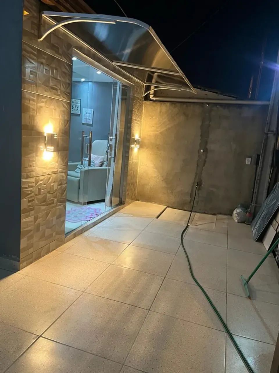 VENDO CASA EM CONDOMINIO FECHADO REFORMADA - Foto 2