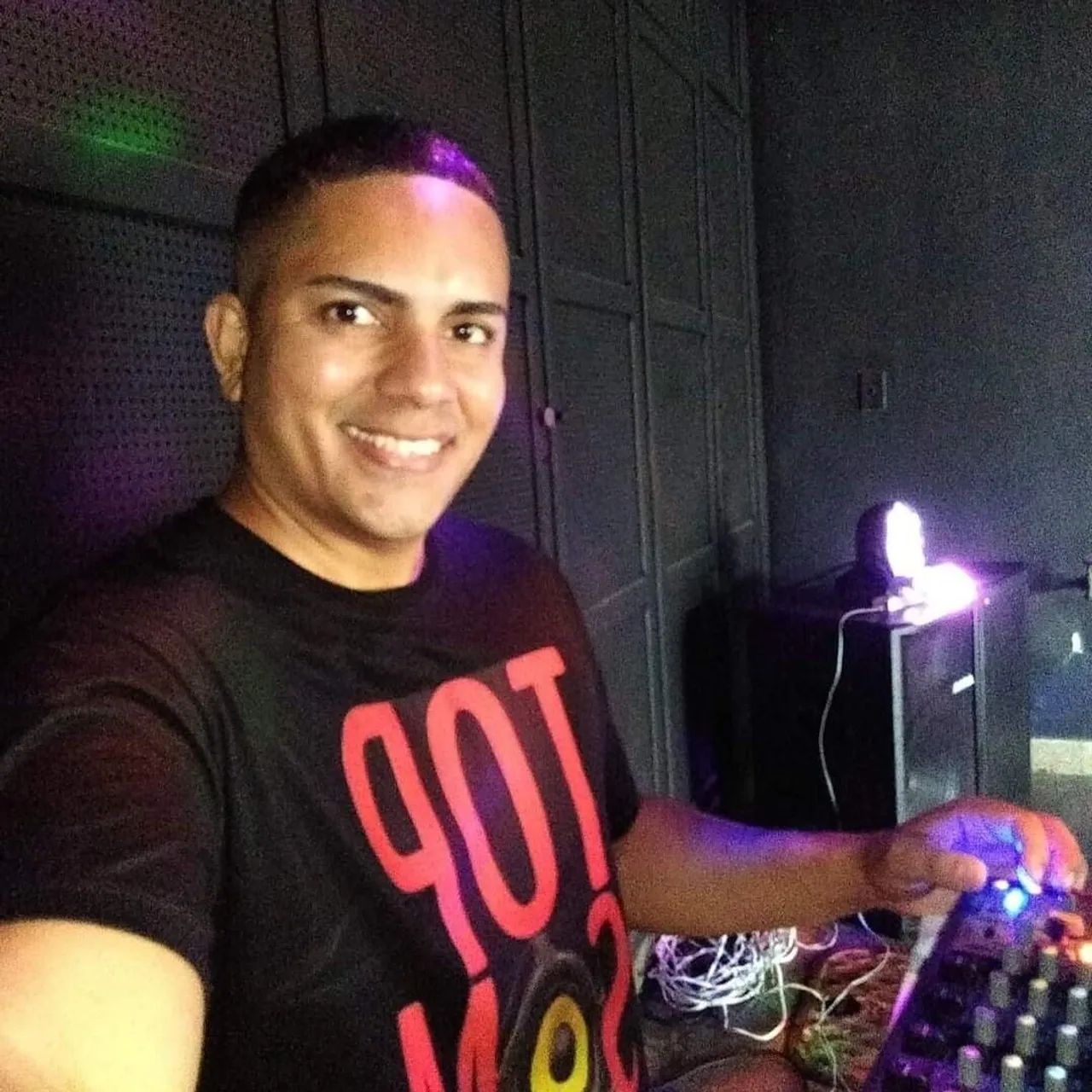 DJ, som e iluminação para festas. Atendemos em Itaboraí e região  - Foto 2