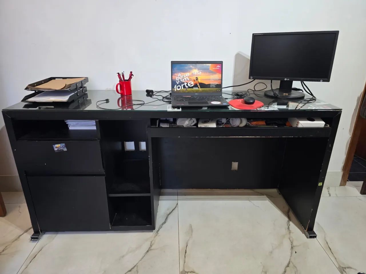 Mesa escritório - desocupar lugar - Foto 2