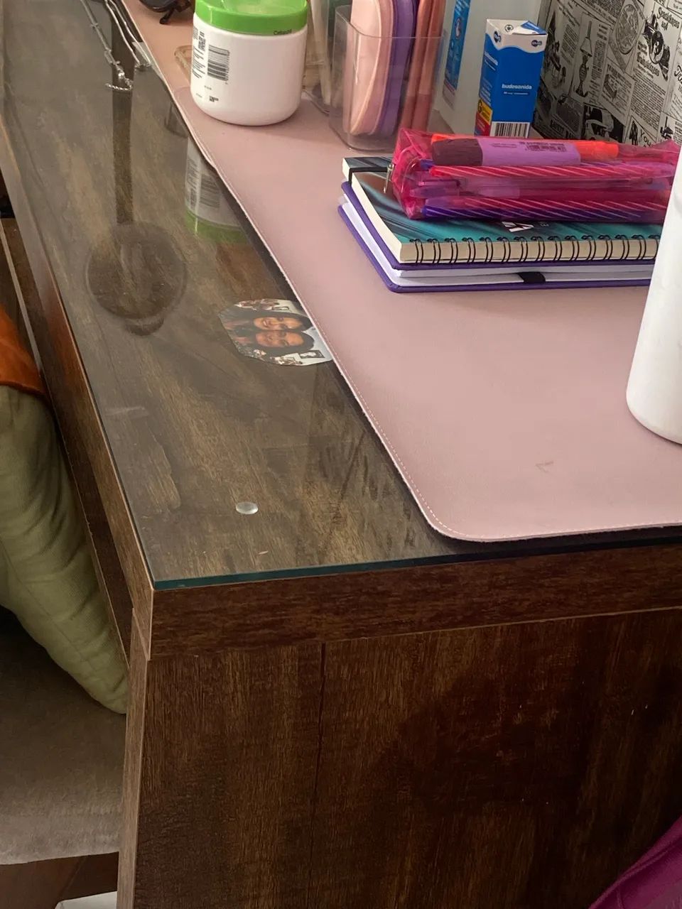 Escrivaninha com vidro de proteção  - Foto 2