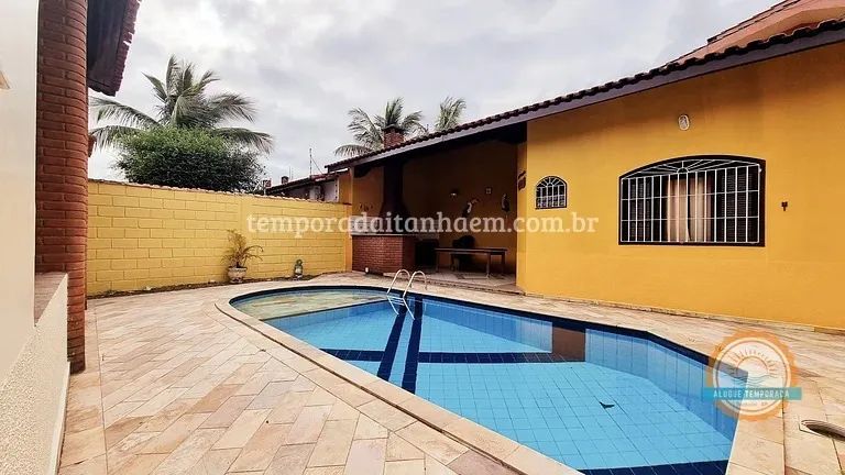 Piscina, Churrasqueira, Wi-Fi, SmartTv, 4dorm, Comércios na porta