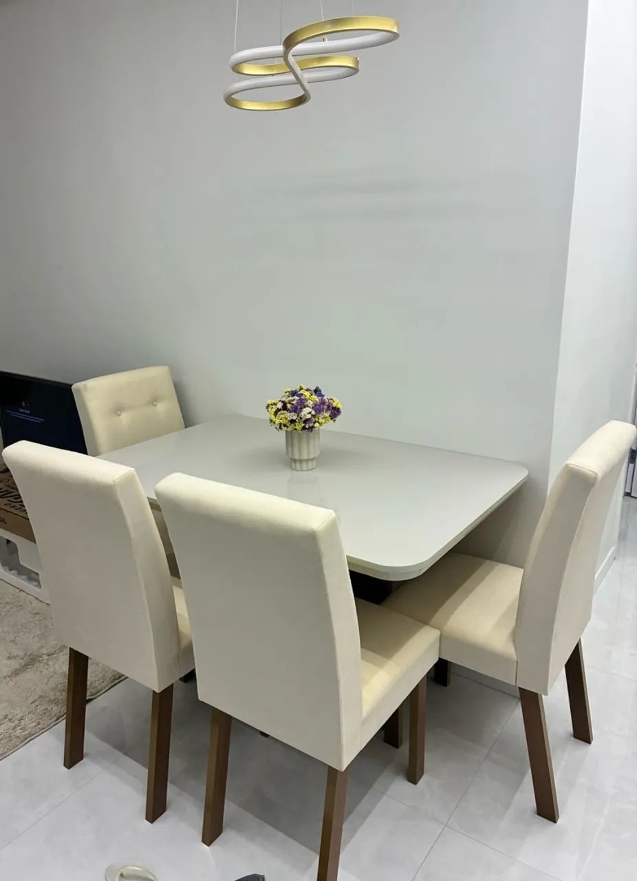 Mesa com quatro cadeiras 120x80