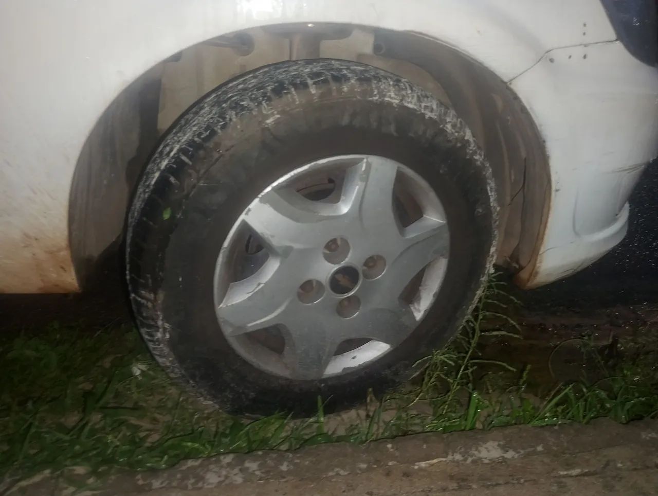 Vendo 4 roda de ferro aro13 completa