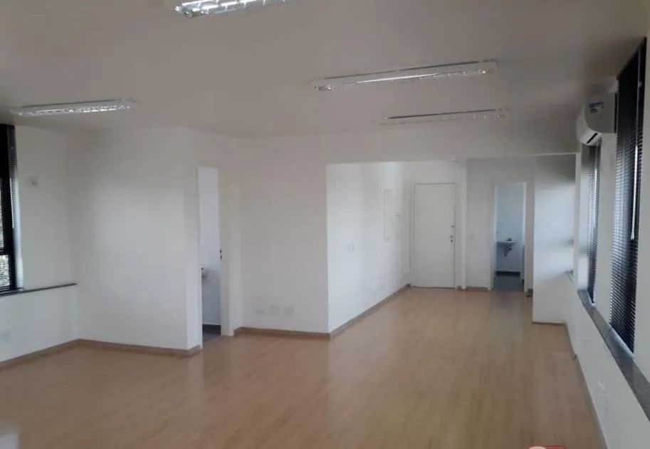 Sala comercial na Rua Cotoxó, 1093  90 m²