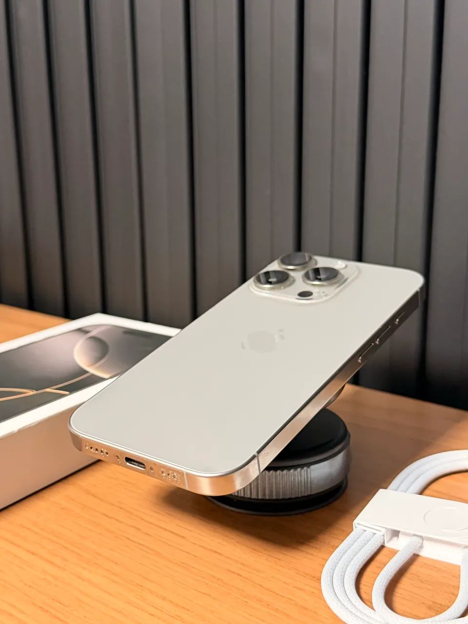 iPhone 16 Pro Prata Titanium - Foto 2