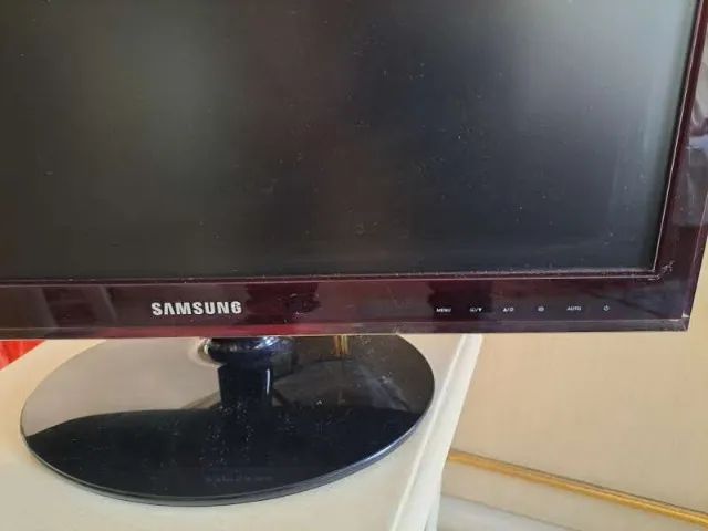 Monitor Samsung modelo P2350 (LER ANÚNCIO) - Foto 2